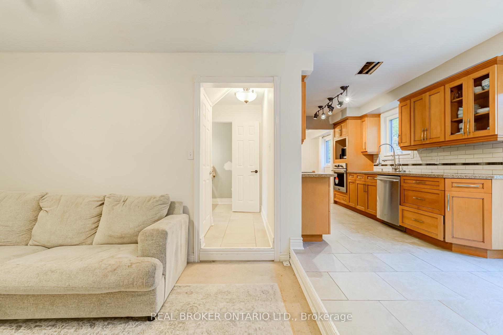 Photo 28 of 96 Rutledge Avenue, Newmarket, Huron Heights-Leslie Valley — HOMEH