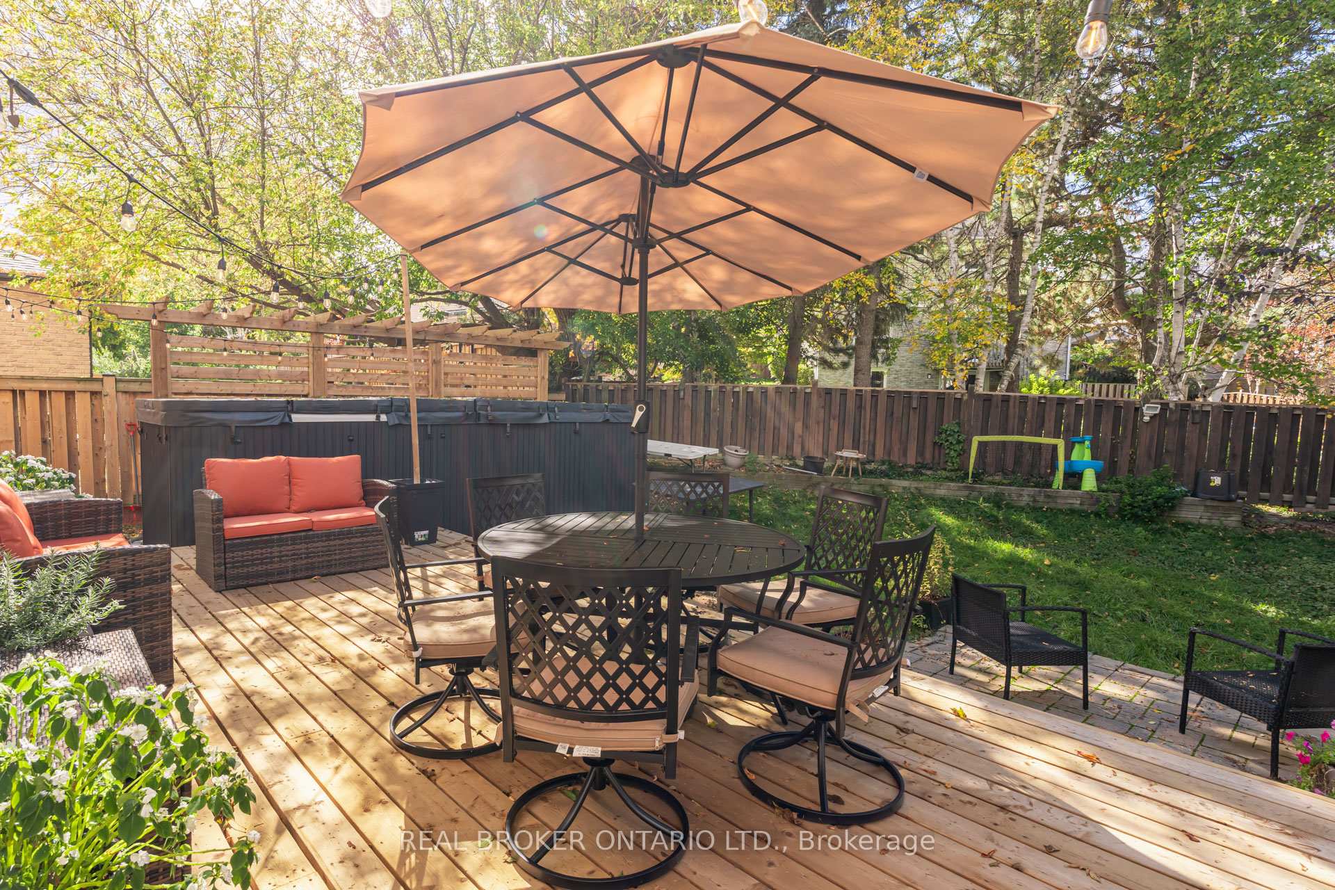 Photo 32 of 96 Rutledge Avenue, Newmarket, Huron Heights-Leslie Valley — HOMEH