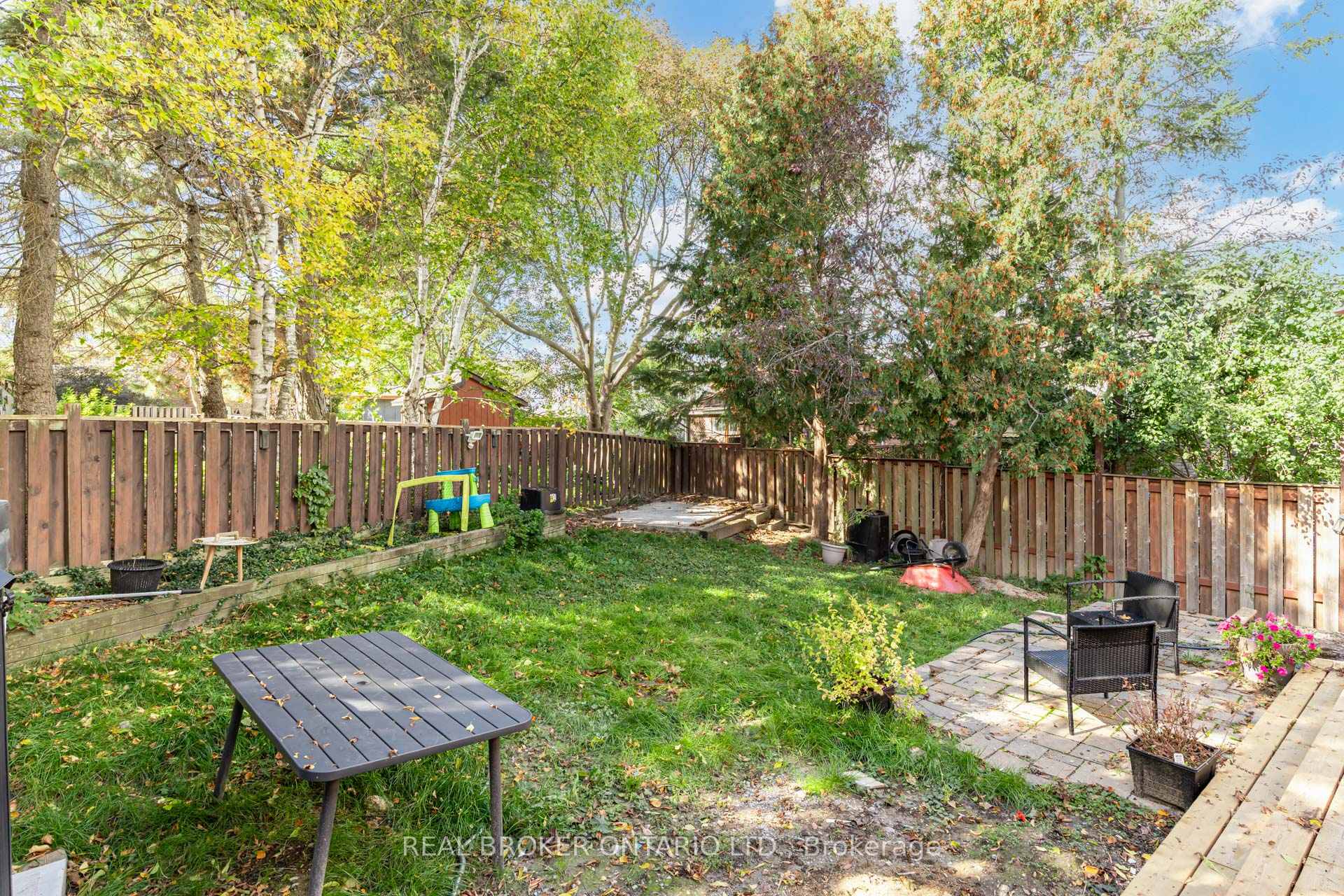 Photo 36 of 96 Rutledge Avenue, Newmarket, Huron Heights-Leslie Valley — HOMEH