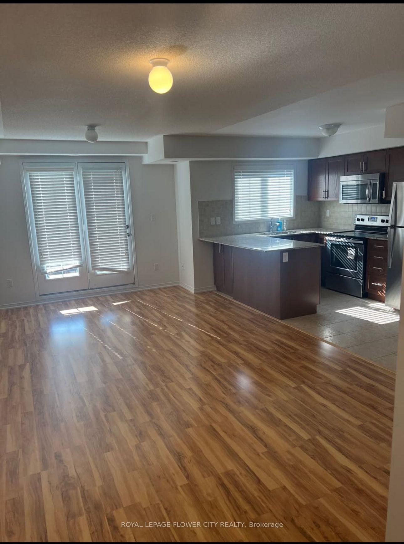 Photo 4 of Unit 9, 2488 Post Road, Oakville, River Oaks — HOMEH
