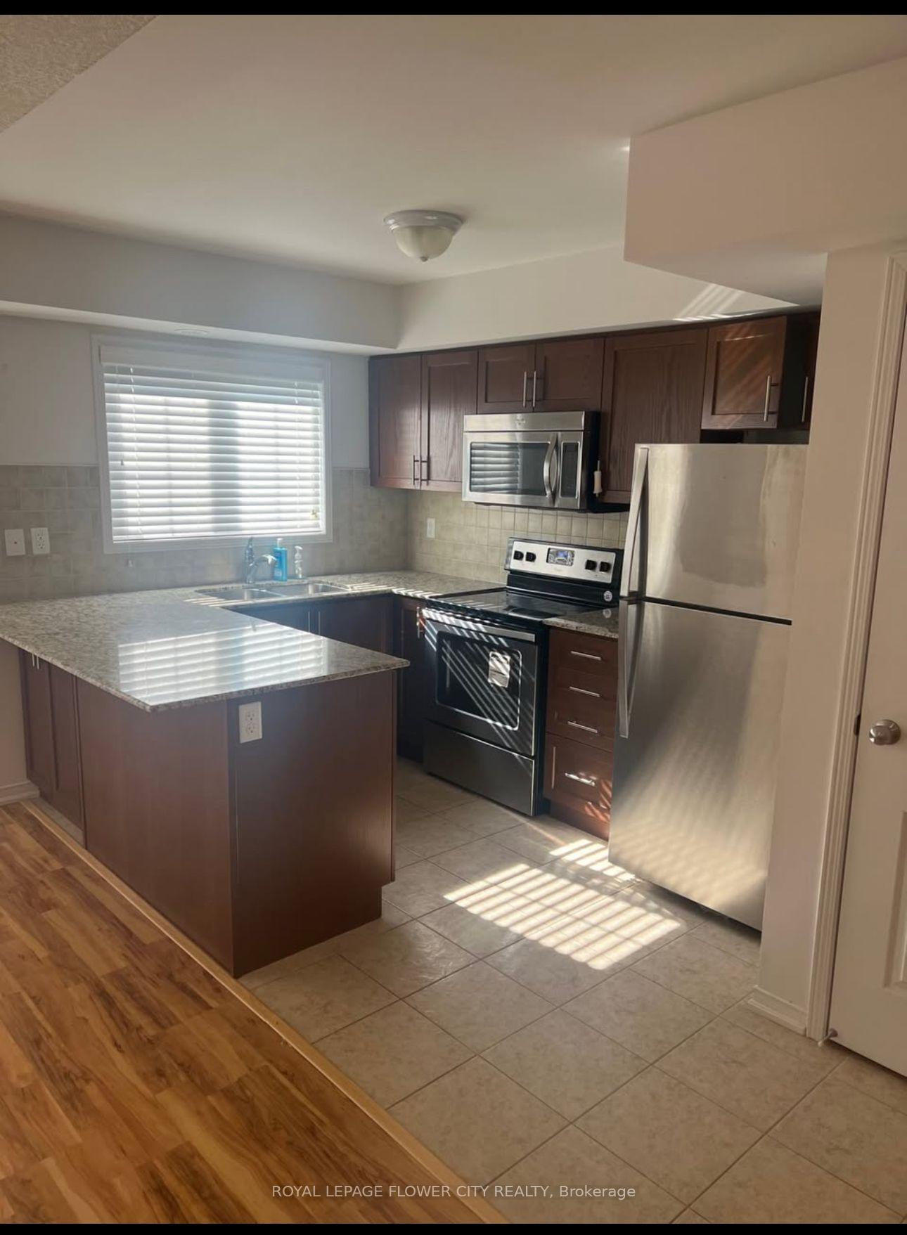 Photo 7 of Unit 9, 2488 Post Road, Oakville, River Oaks — HOMEH
