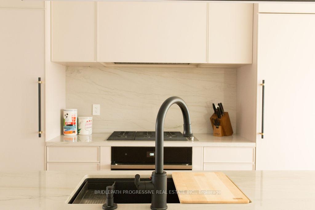 Photo 6 of 127 Glenvale Boulevard, Toronto, Leaside — HOMEH