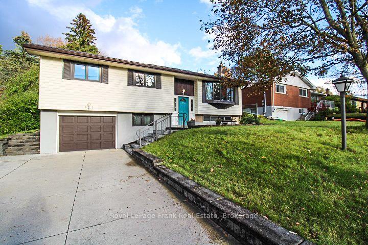 Photo 2 of 62 Springbrook Drive, Peterborough, Monaghan Ward 2 — HOMEH