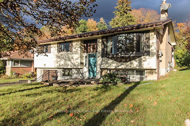 Photo 3 of 62 Springbrook Drive, Peterborough, Monaghan Ward 2 — HOMEH