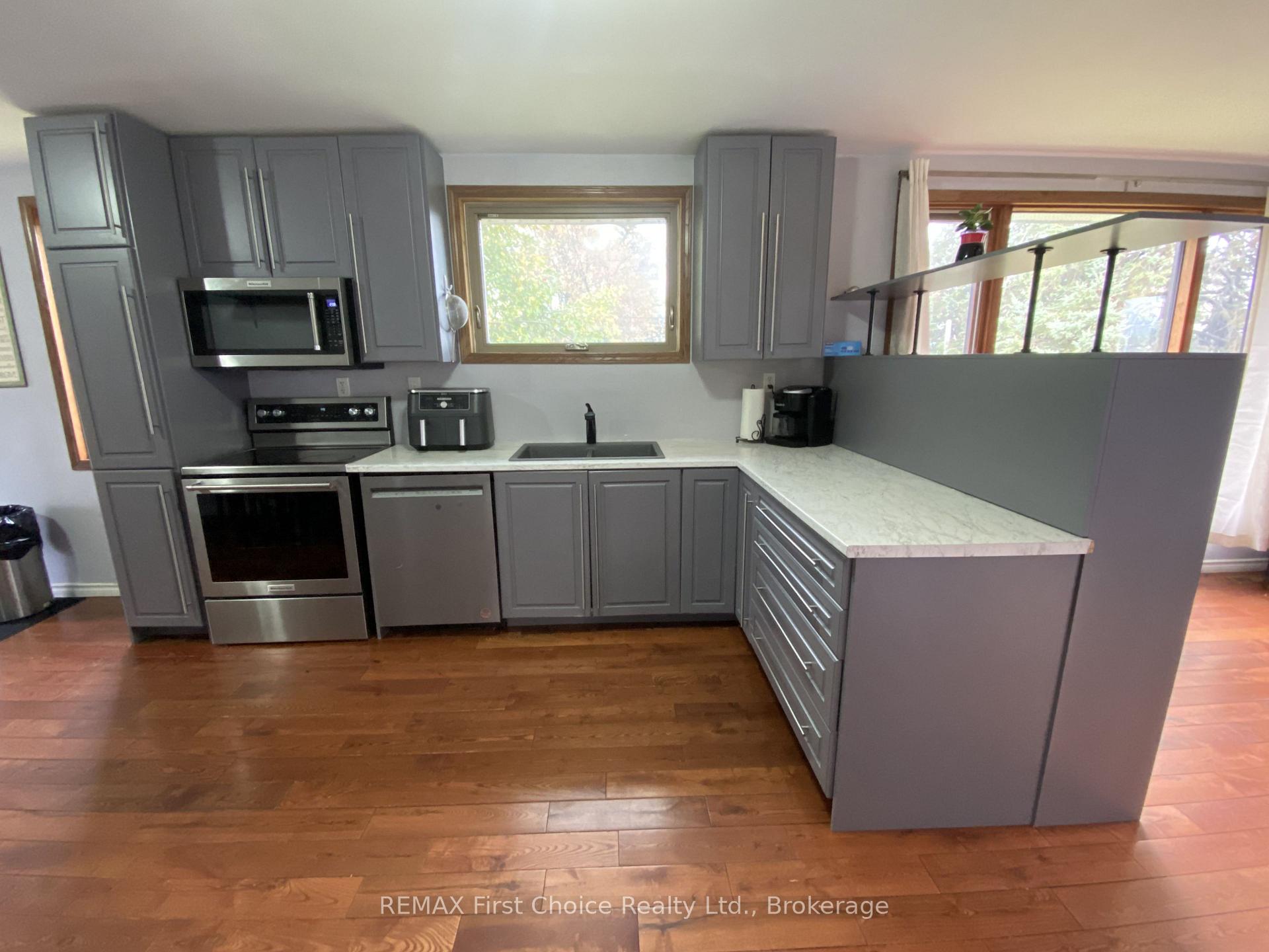 Photo 3 of 722 Catherine Street, Thunder Bay, Westfort — HOMEH
