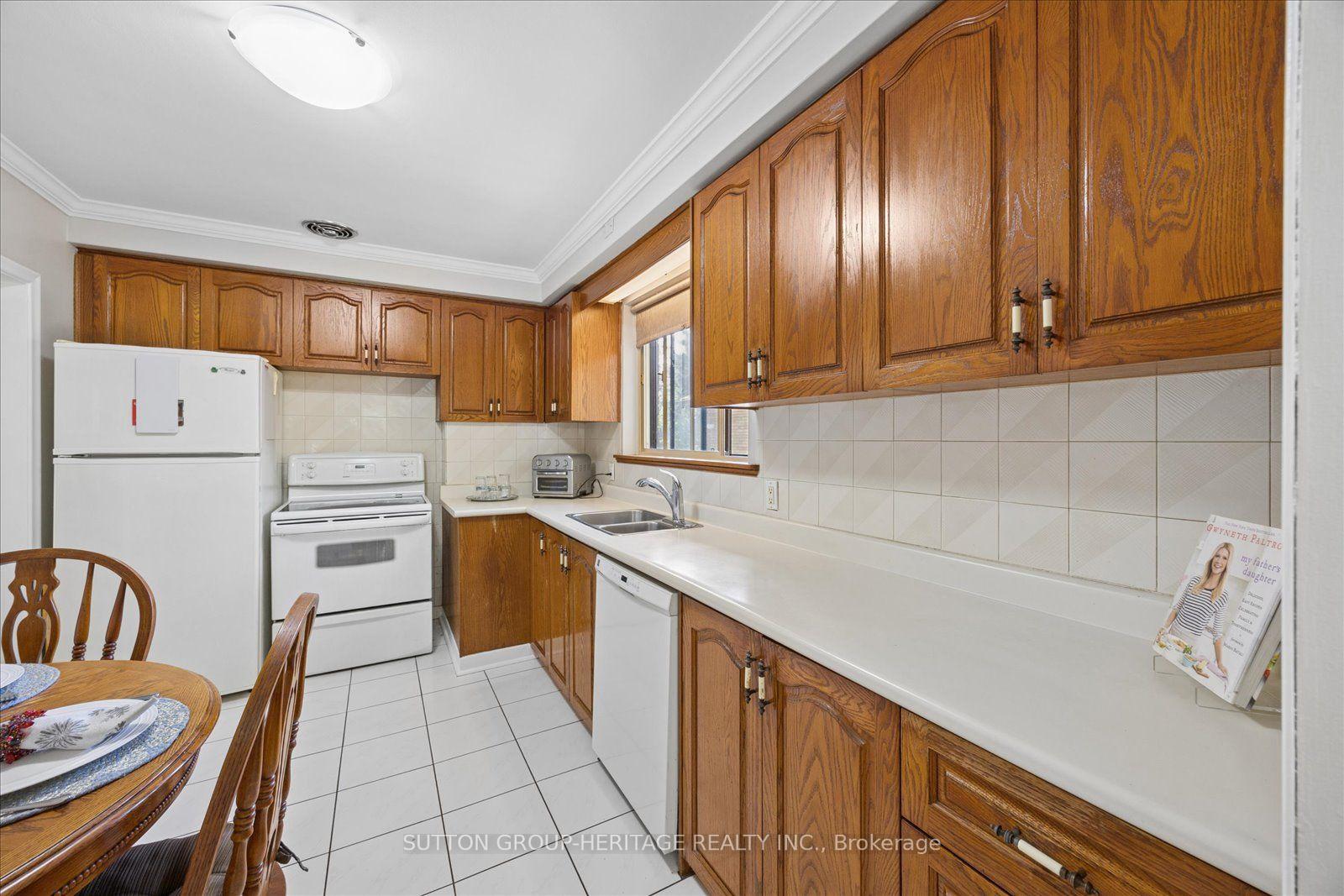 Photo 13 of 80 Applefield Drive, Scarborough, Bendale — HOMEH