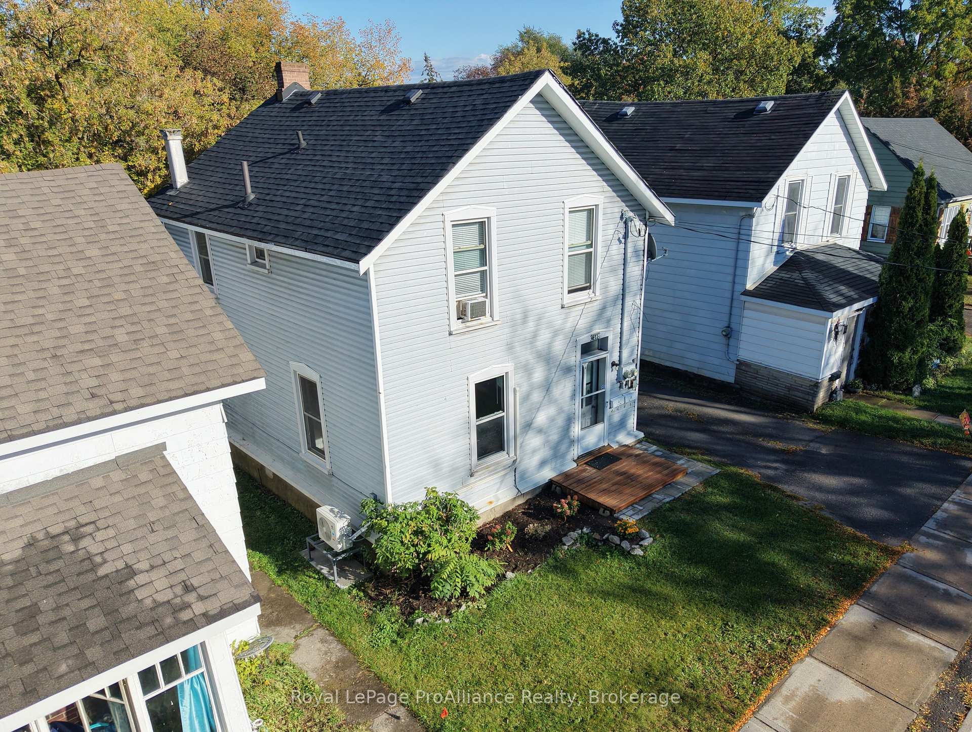 Photo 3 of 395 Bleecker Avenue, Belleville, Belleville Ward — HOMEH
