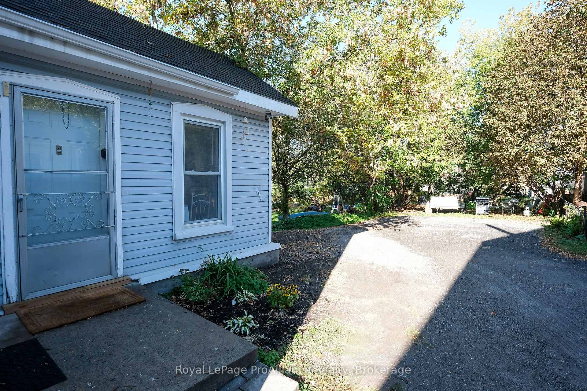 Photo 4 of 395 Bleecker Avenue, Belleville, Belleville Ward — HOMEH