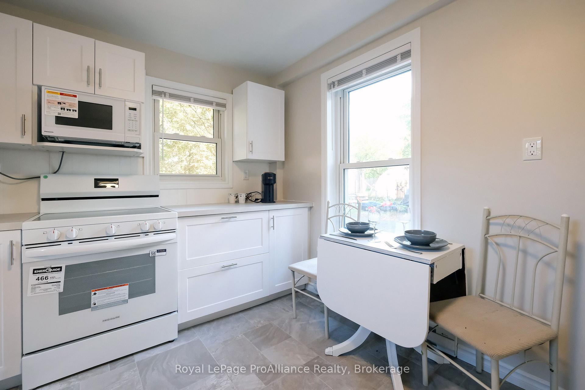 Photo 8 of 395 Bleecker Avenue, Belleville, Belleville Ward — HOMEH