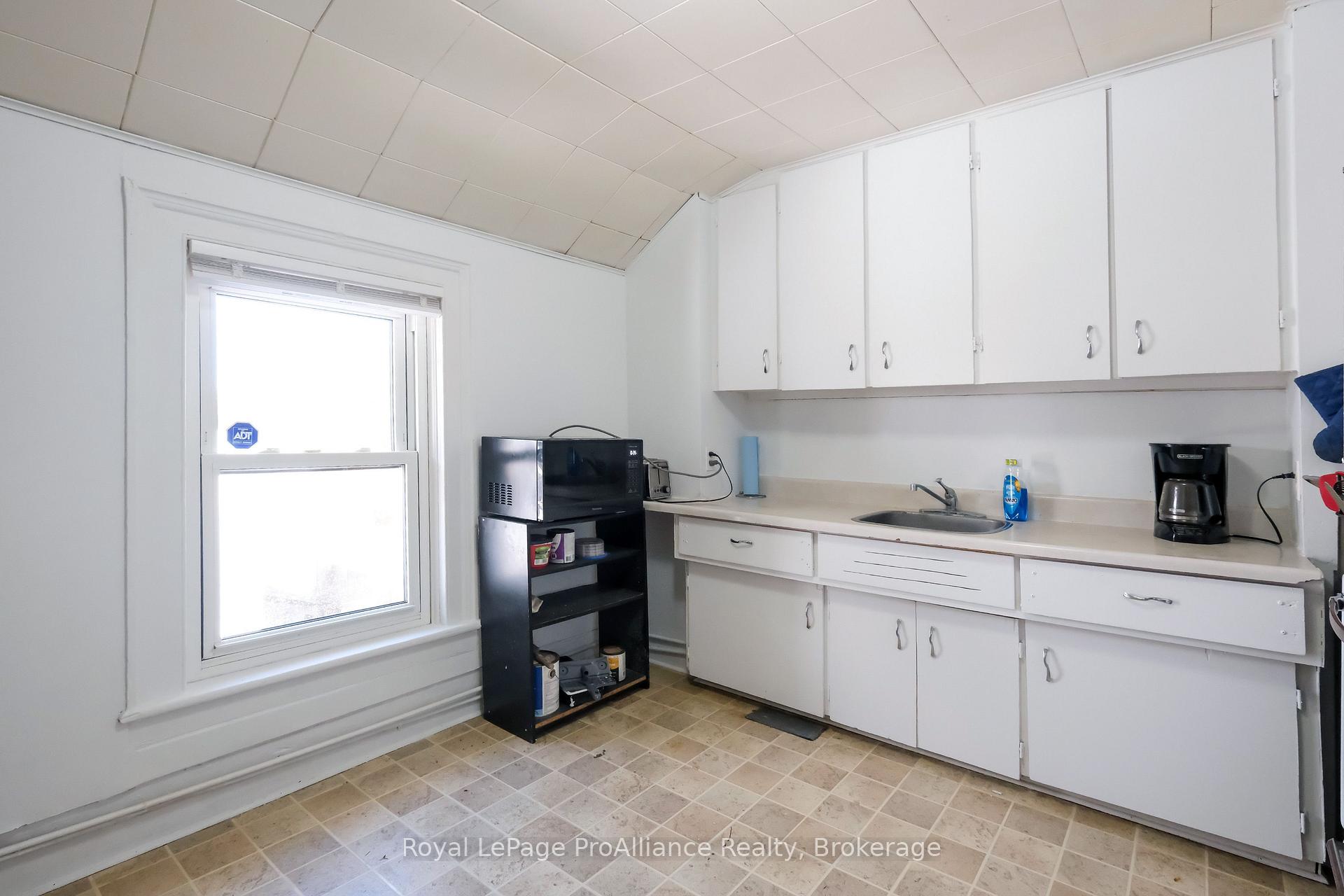 Photo 19 of 395 Bleecker Avenue, Belleville, Belleville Ward — HOMEH