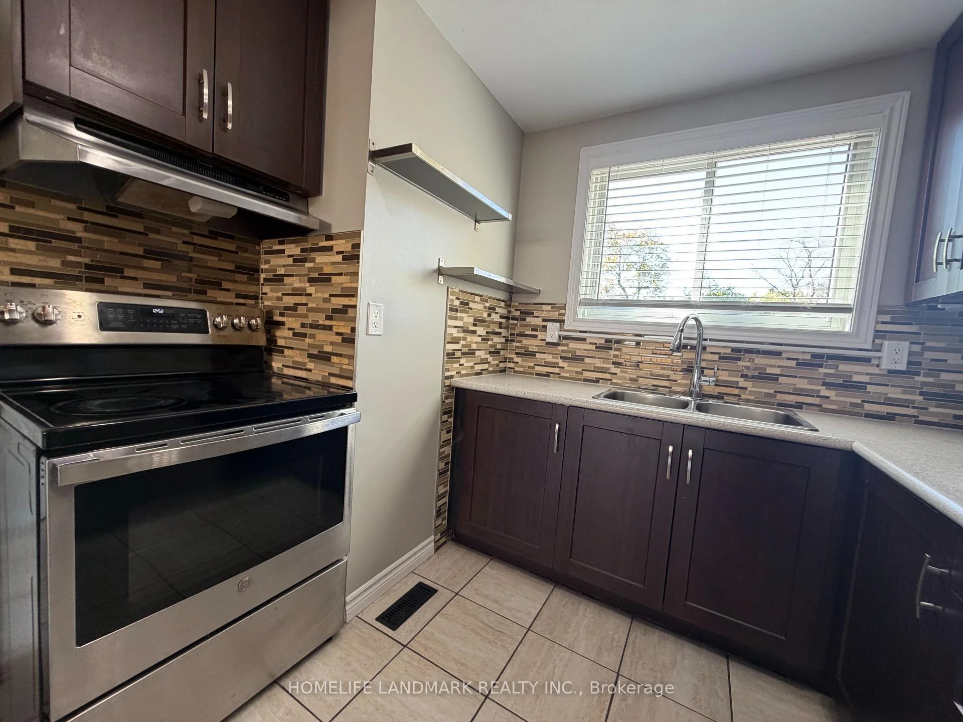 Photo 23 of Unit 60, 120 Quigley Road, Hamilton, Vincent — HOMEH