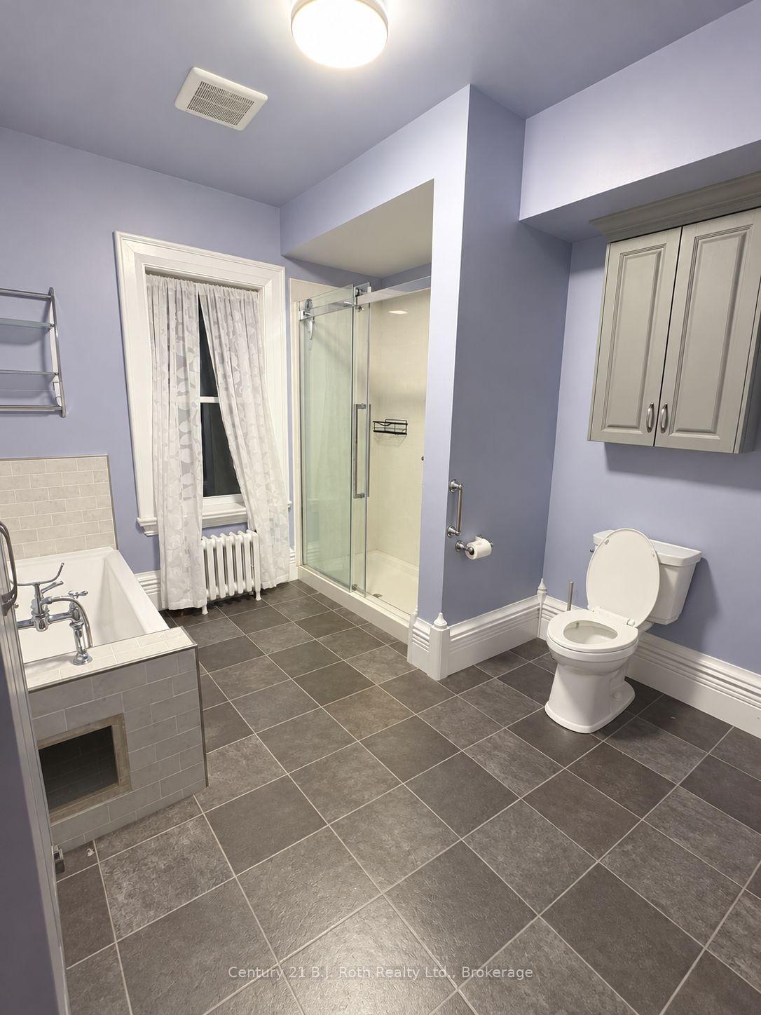 Photo 3 of Unit B, 422 King Street, Midland — HOMEH