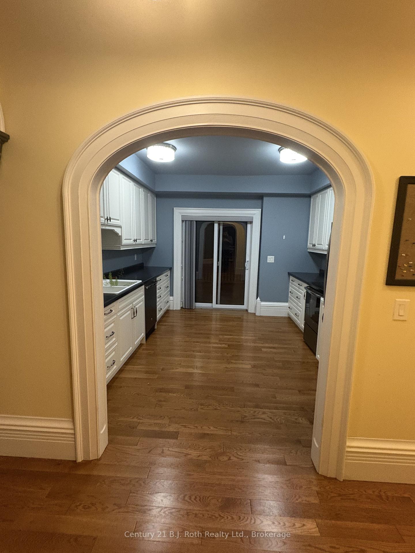 Photo 4 of Unit B, 422 King Street, Midland — HOMEH