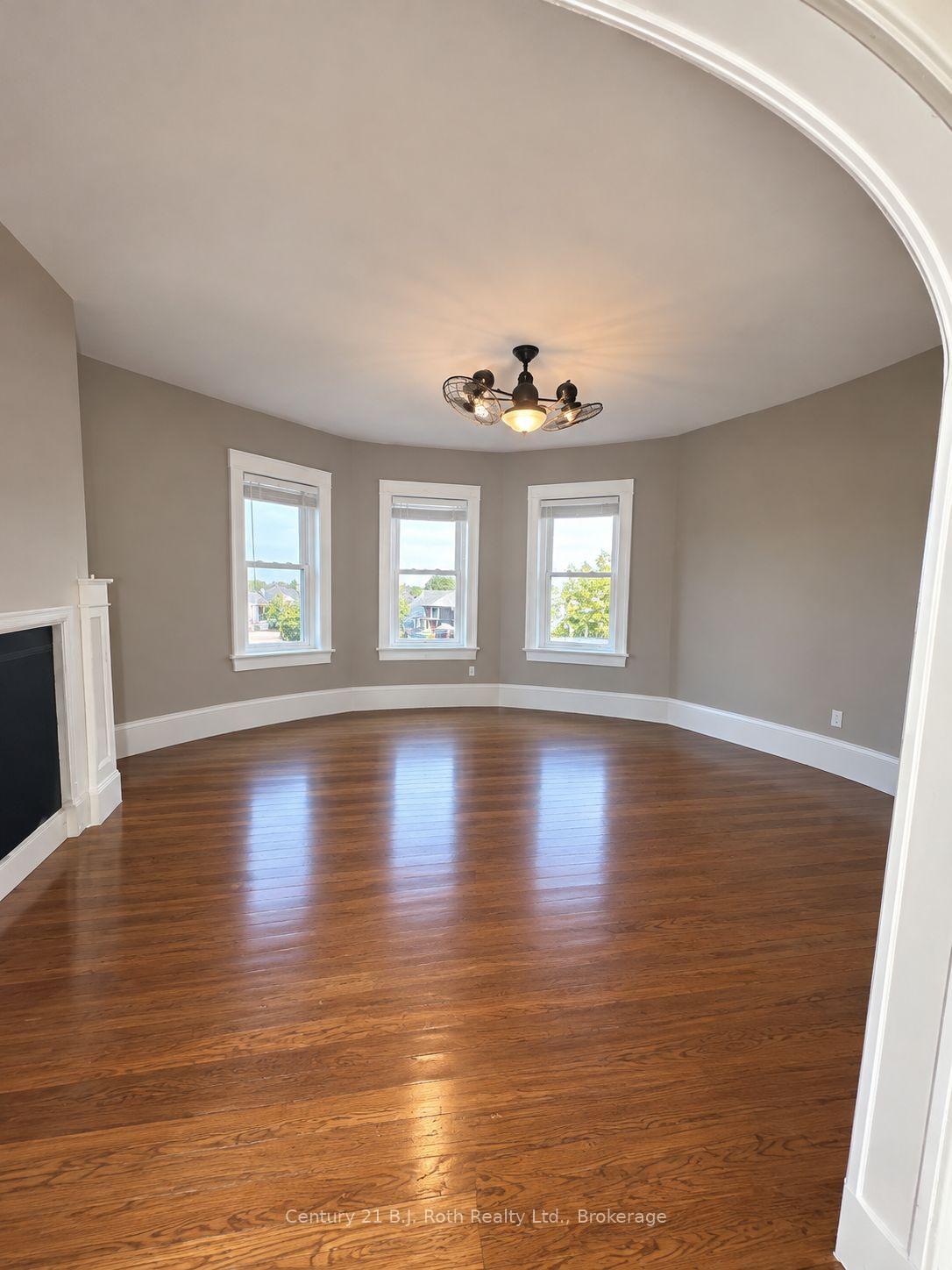Photo 6 of Unit B, 422 King Street, Midland — HOMEH