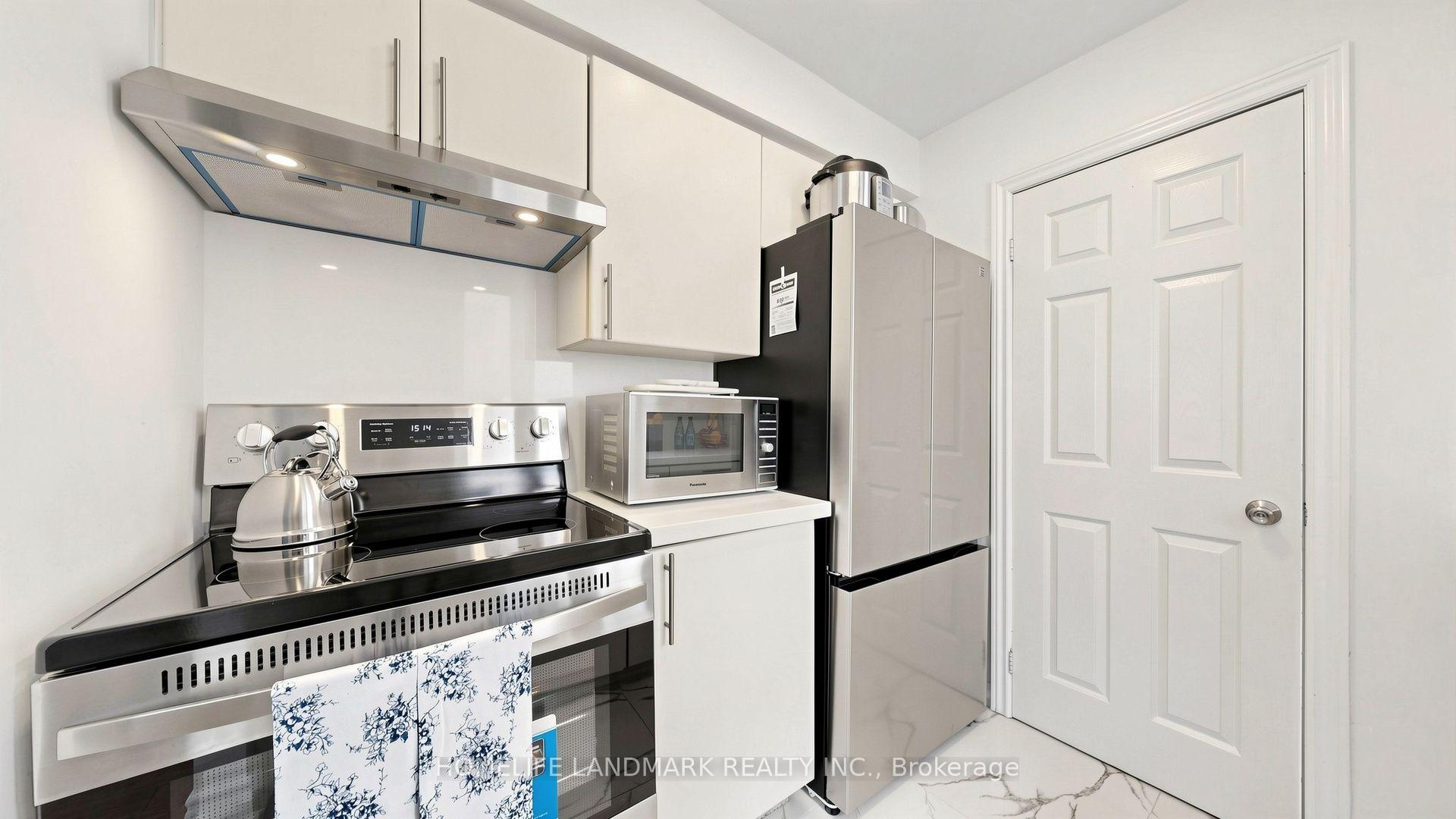 Photo 17 of Unit 318, 75 Weldrick Road E, Richmond Hill, Observatory — HOMEH