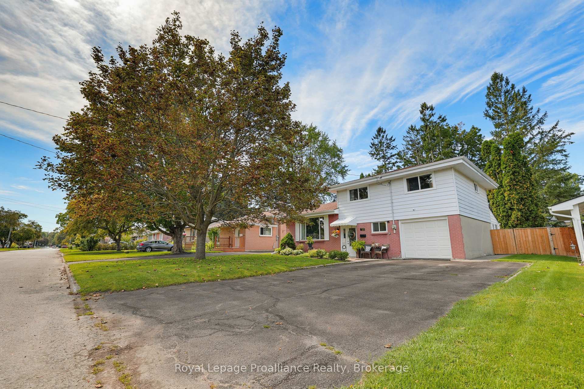 Photo 2 of 28 Linton Park Road, Belleville, Belleville Ward — HOMEH