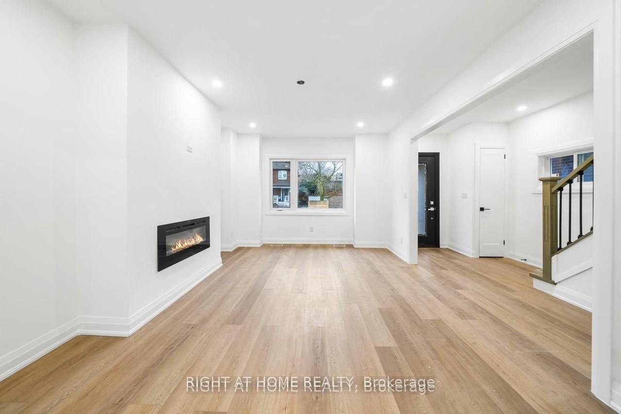 Photo 3 of 147 Forman Avenue, Toronto, Mount Pleasant East — HOMEH