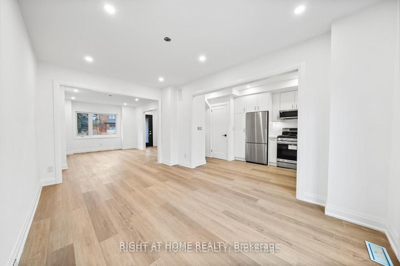 Photo 5 of 147 Forman Avenue, Toronto, Mount Pleasant East — HOMEH