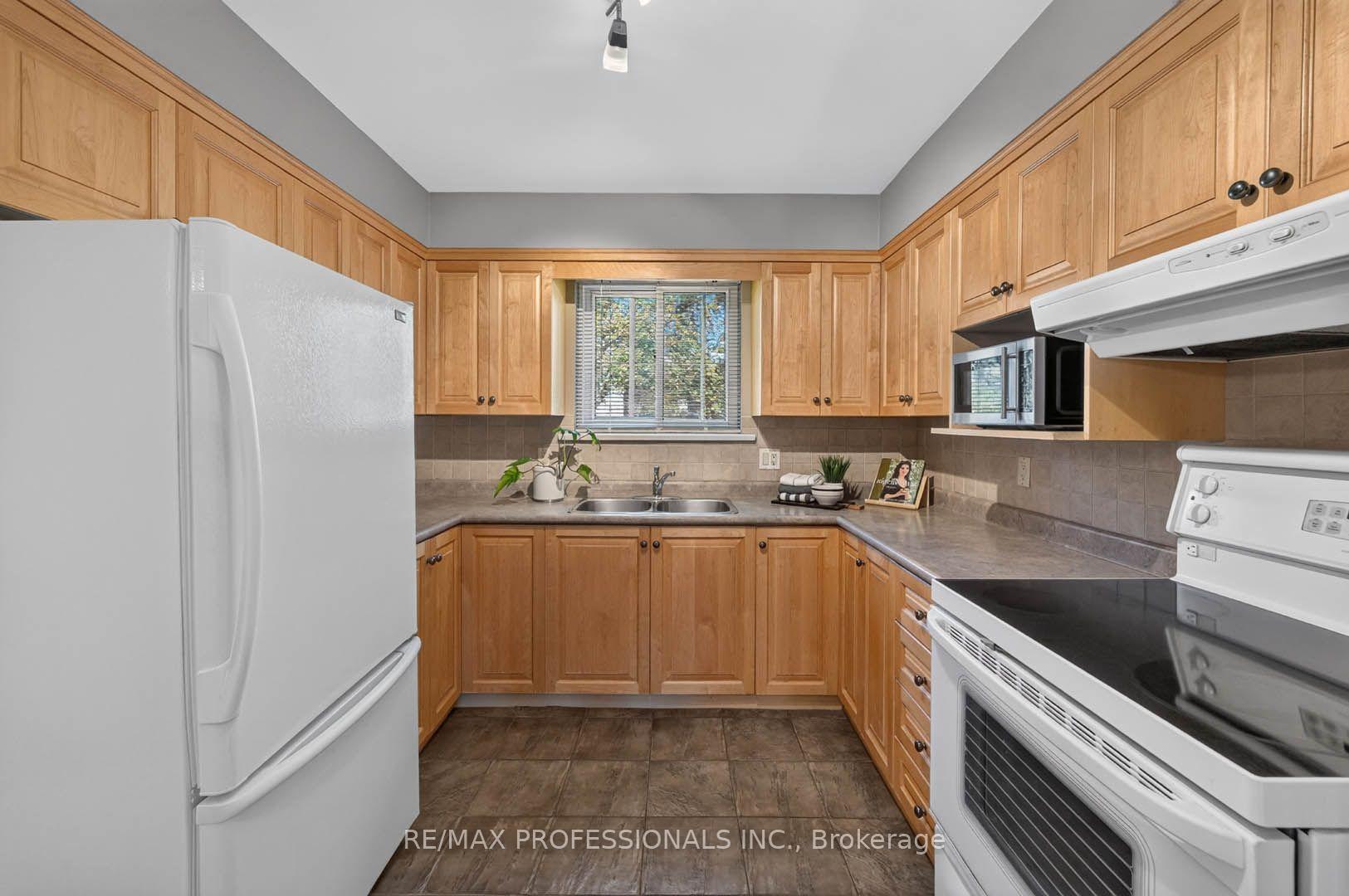 Photo 11 of 2467 Edenhurst Drive, Mississauga, Cooksville — HOMEH
