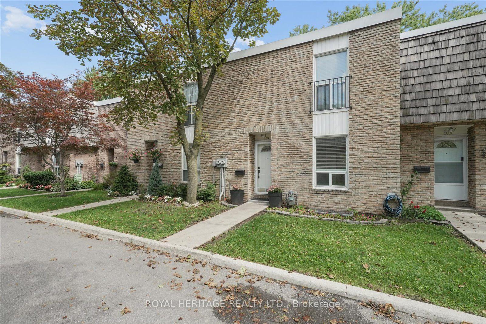 Photo 3 of Unit 105, 701 Burnhamthorpe Road, Etobicoke, Markland Wood — HOMEH