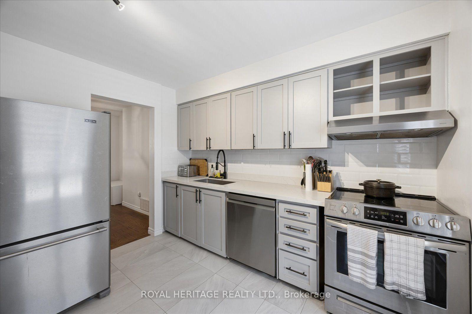 Photo 7 of Unit 105, 701 Burnhamthorpe Road, Etobicoke, Markland Wood — HOMEH