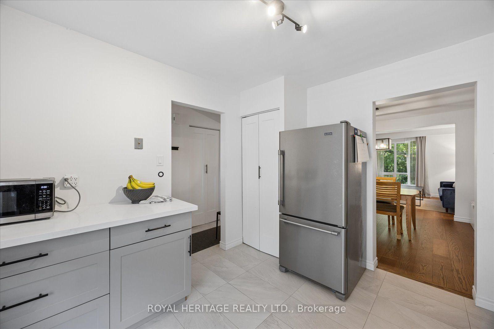 Photo 9 of Unit 105, 701 Burnhamthorpe Road, Etobicoke, Markland Wood — HOMEH