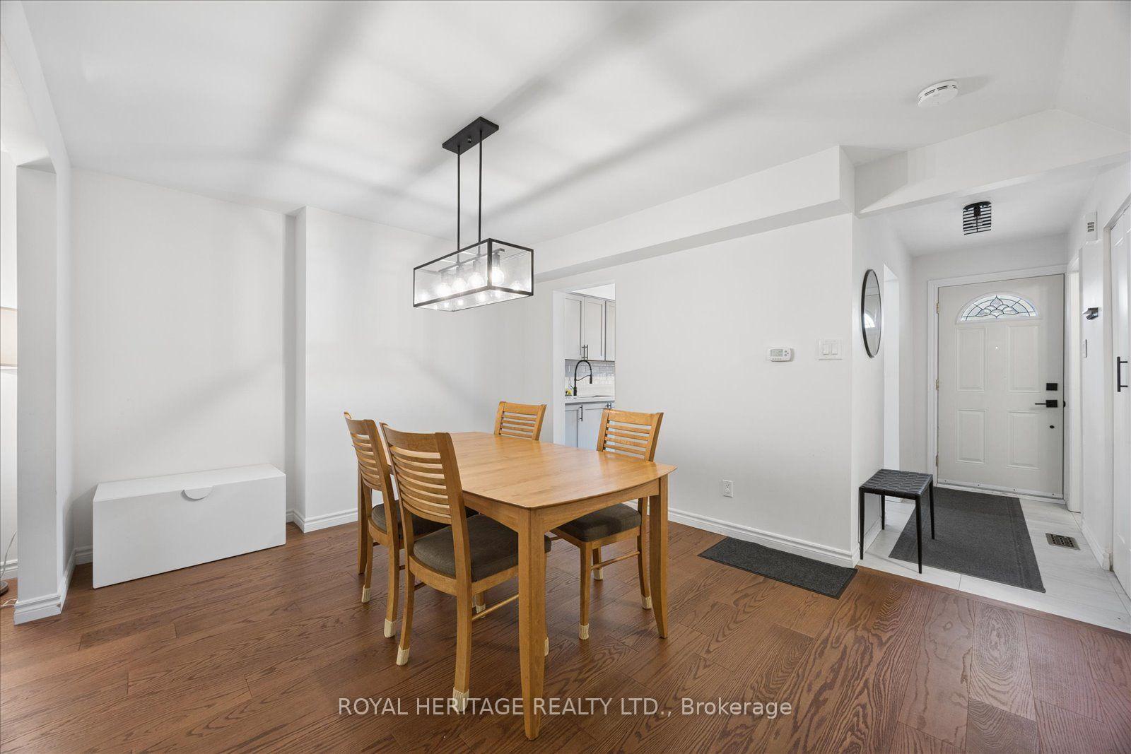 Photo 12 of Unit 105, 701 Burnhamthorpe Road, Etobicoke, Markland Wood — HOMEH
