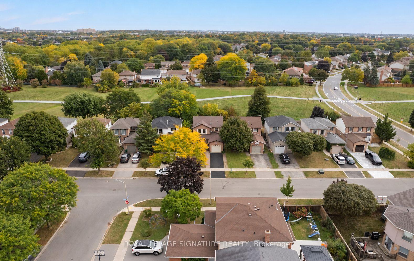 Photo 8 of 2092 Hunt Crescent, Burlington, Headon — HOMEH
