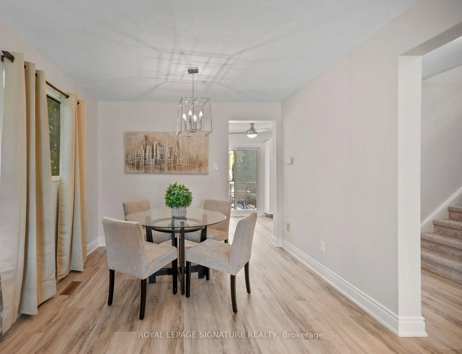 Photo 11 of 2092 Hunt Crescent, Burlington, Headon — HOMEH