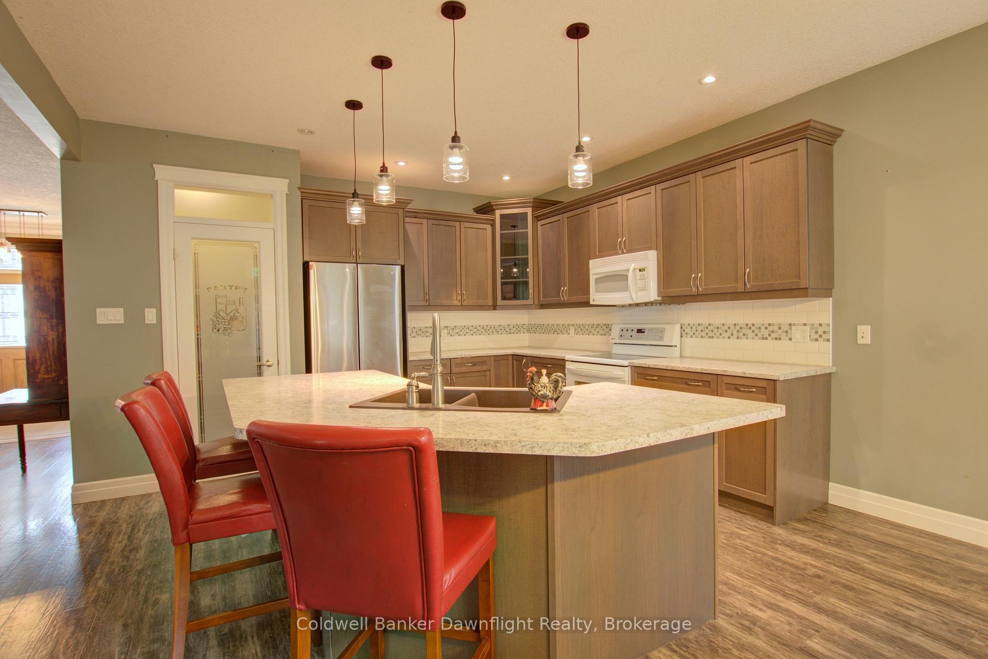 Photo 6 of 54 Lorne Avenue, Bluewater, Hensall — HOMEH