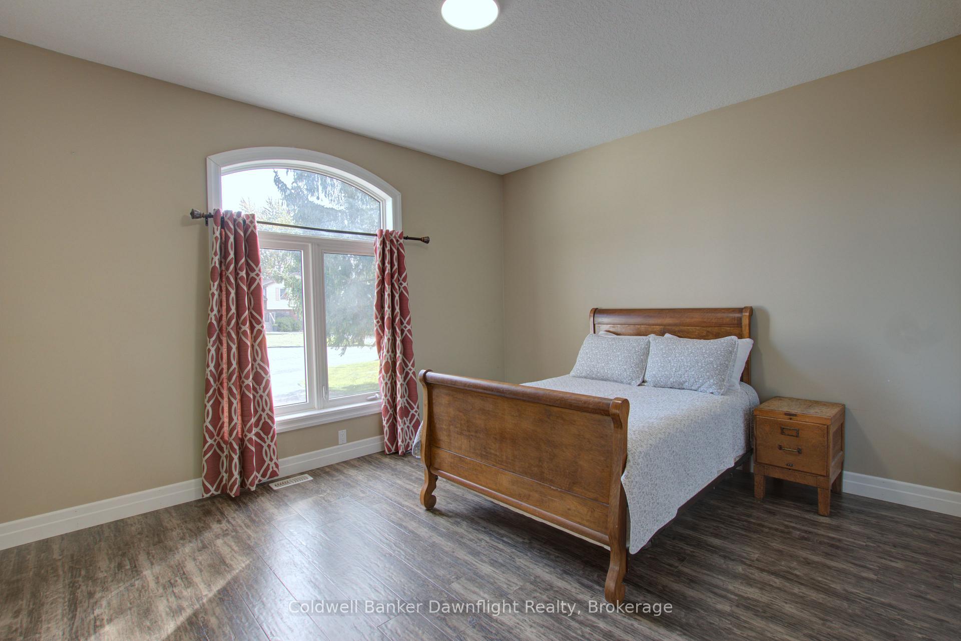 Photo 10 of 54 Lorne Avenue, Bluewater, Hensall — HOMEH