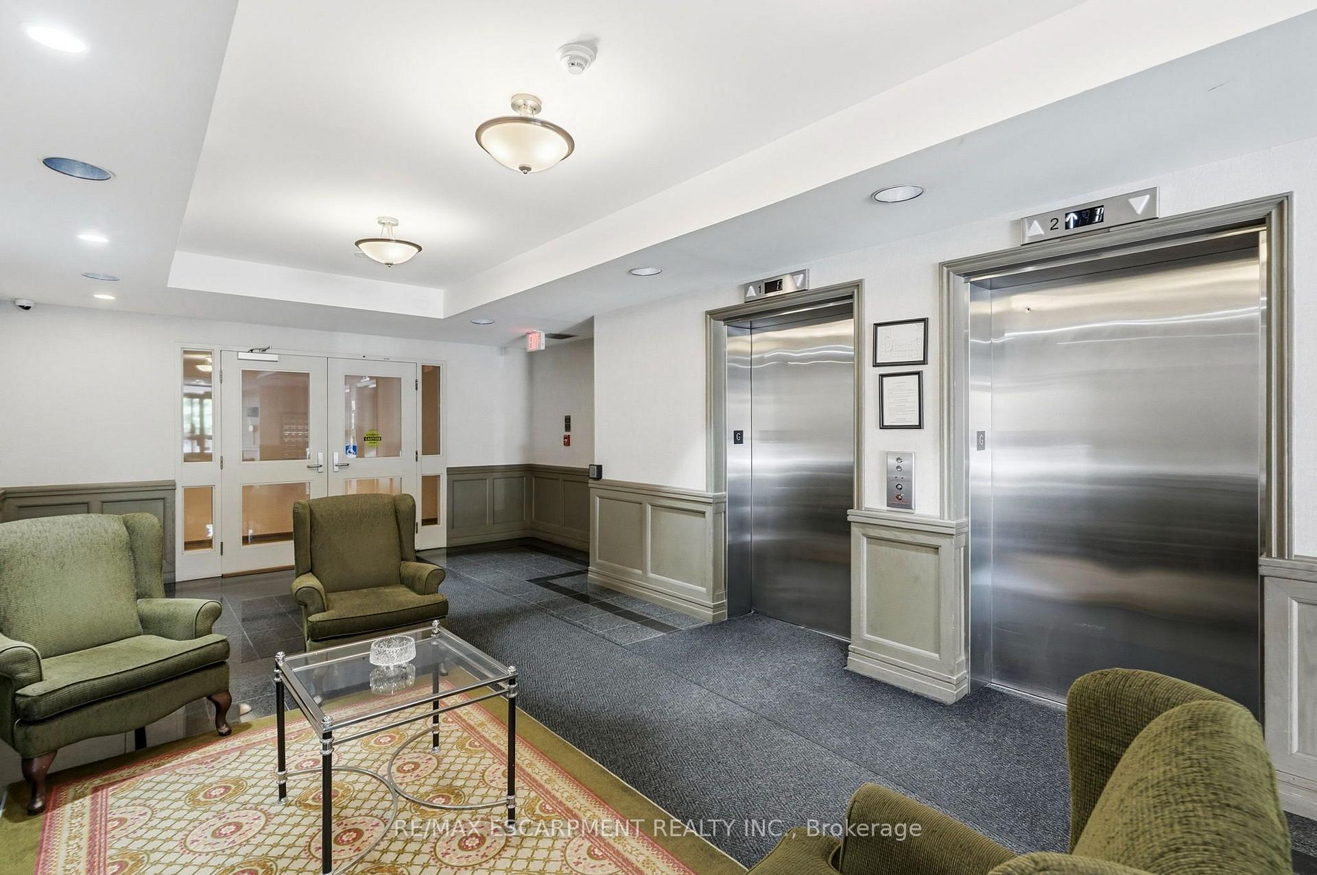 Photo 2 of Unit 208, 2199 Sixth Line, Oakville, River Oaks — HOMEH