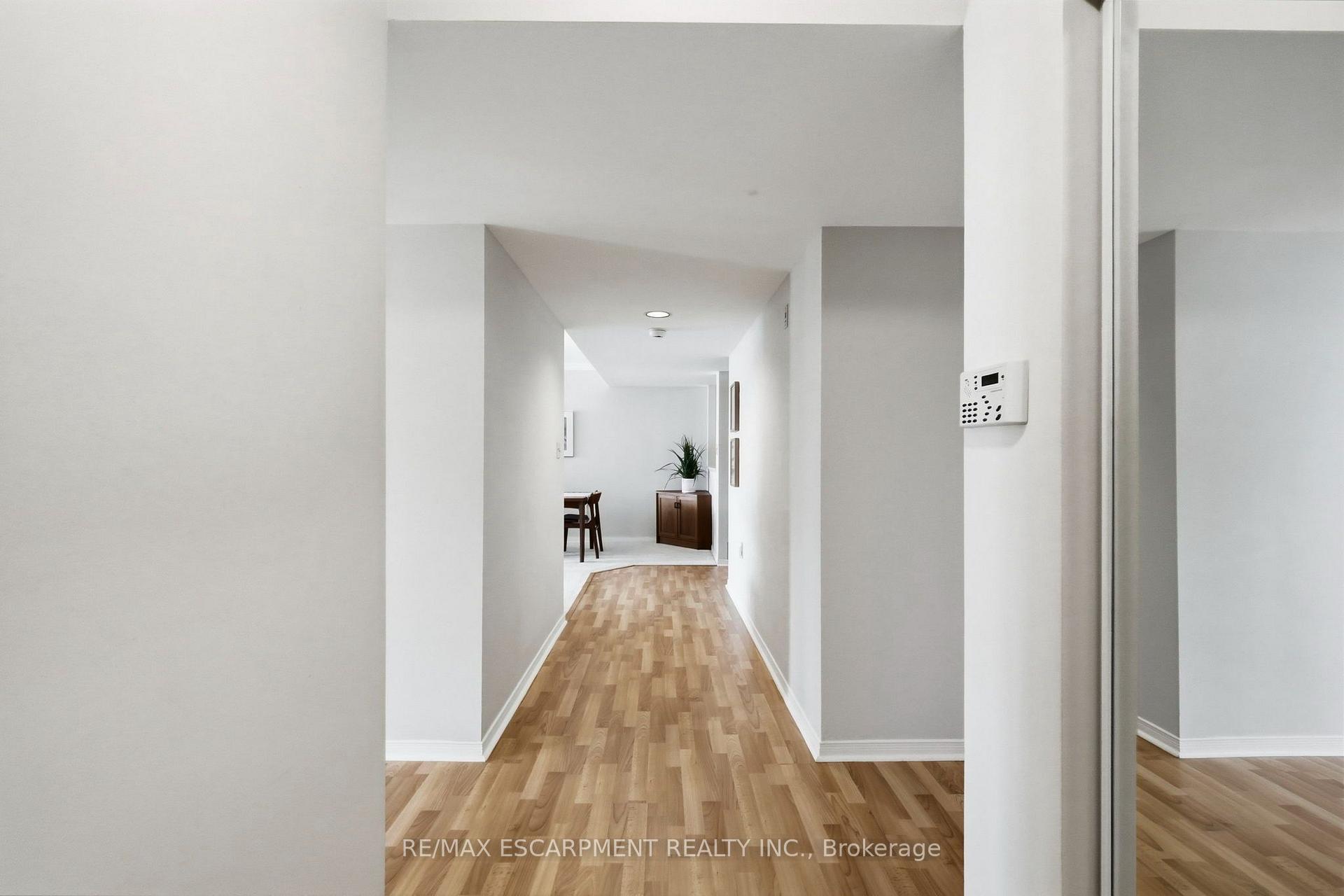 Photo 4 of Unit 208, 2199 Sixth Line, Oakville, River Oaks — HOMEH