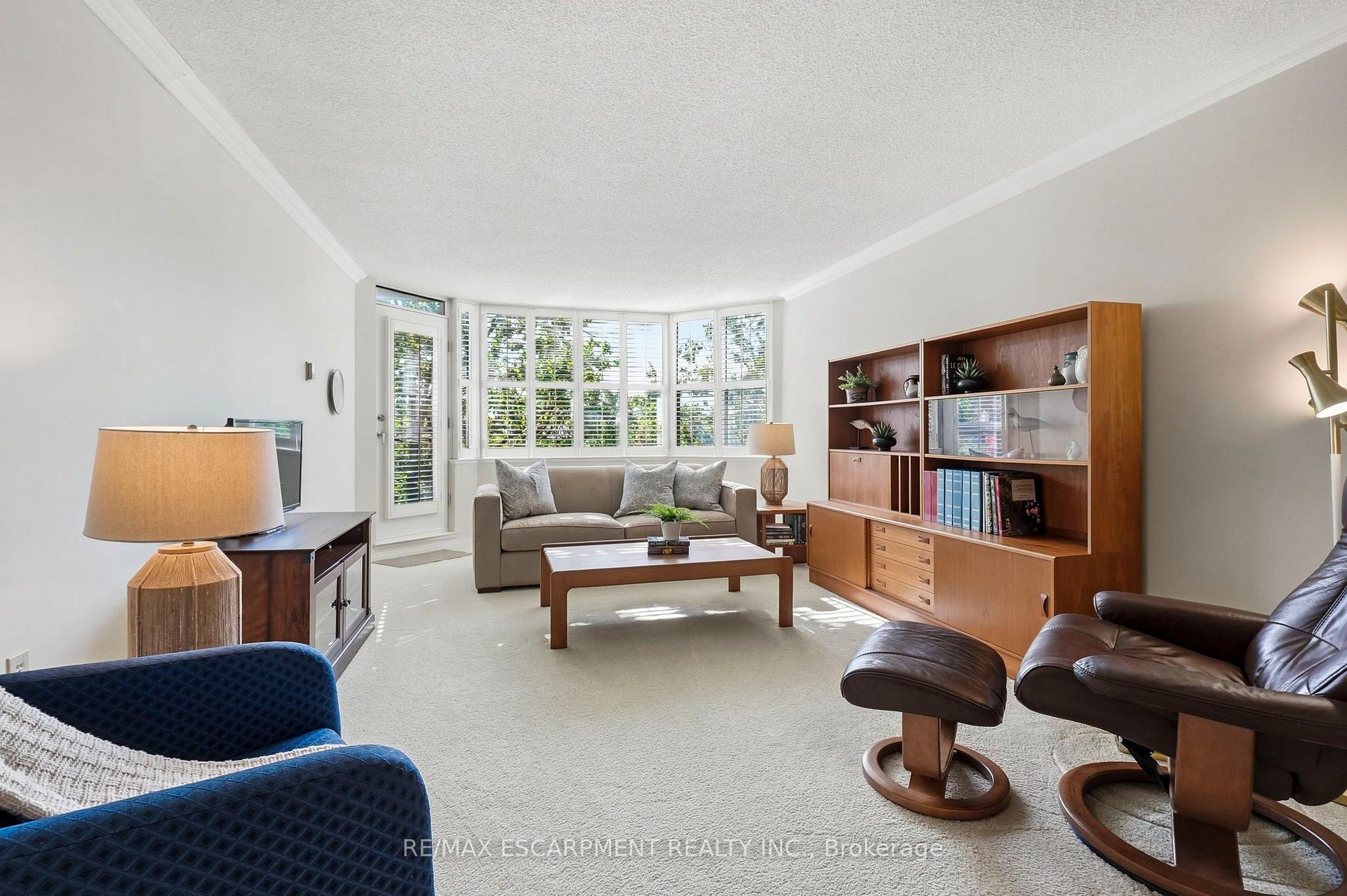 Photo 6 of Unit 208, 2199 Sixth Line, Oakville, River Oaks — HOMEH