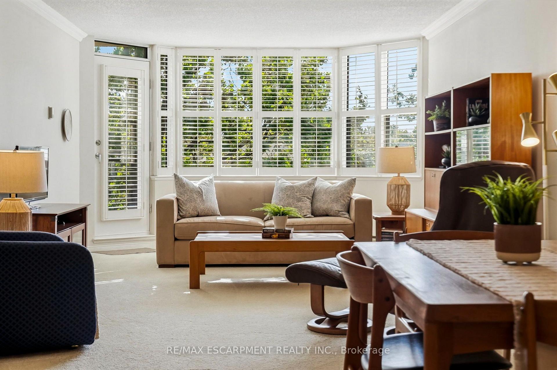 Photo 7 of Unit 208, 2199 Sixth Line, Oakville, River Oaks — HOMEH