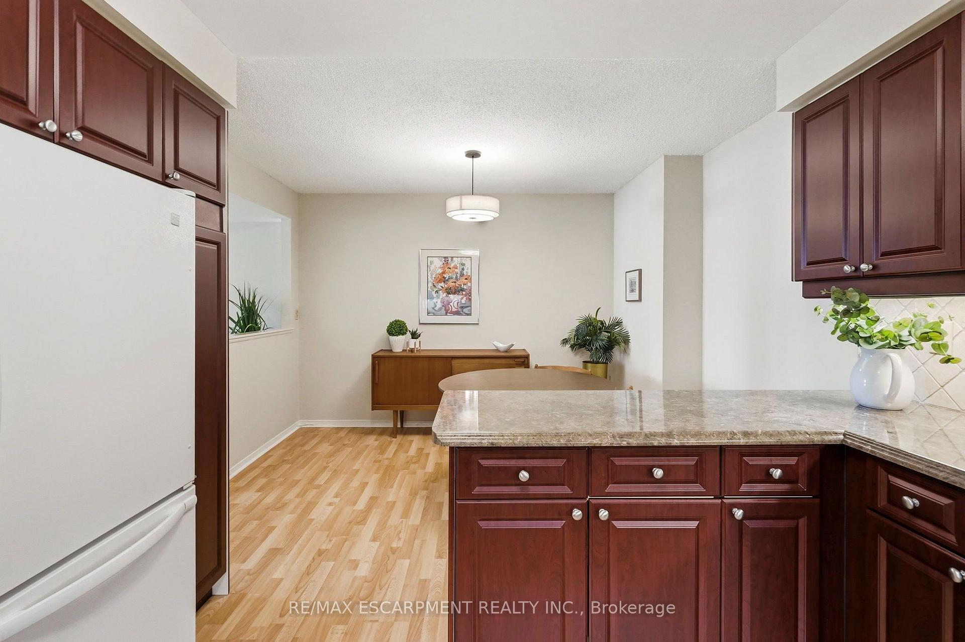 Photo 13 of Unit 208, 2199 Sixth Line, Oakville, River Oaks — HOMEH