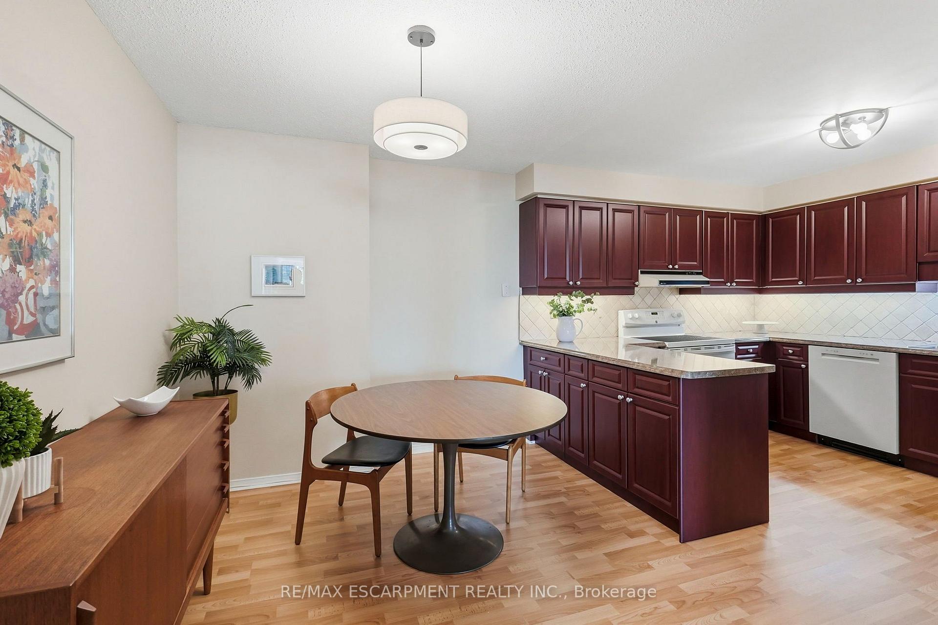 Photo 14 of Unit 208, 2199 Sixth Line, Oakville, River Oaks — HOMEH