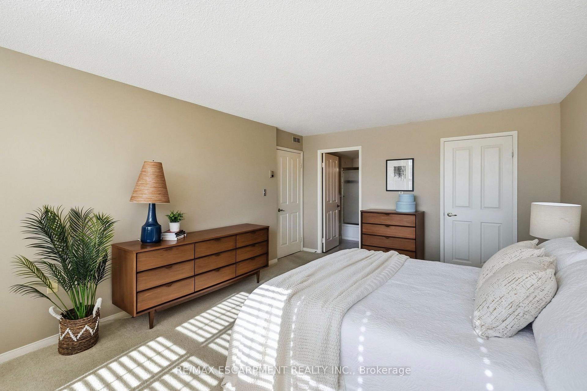 Photo 20 of Unit 208, 2199 Sixth Line, Oakville, River Oaks — HOMEH