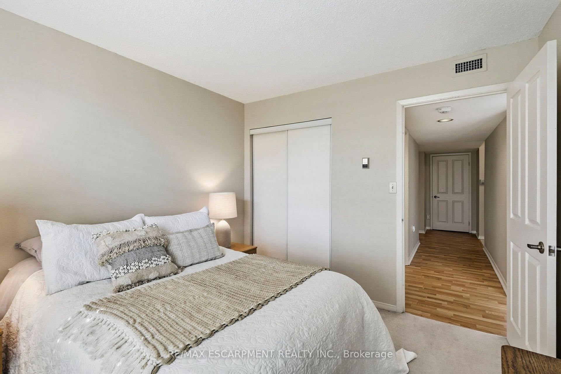 Photo 22 of Unit 208, 2199 Sixth Line, Oakville, River Oaks — HOMEH