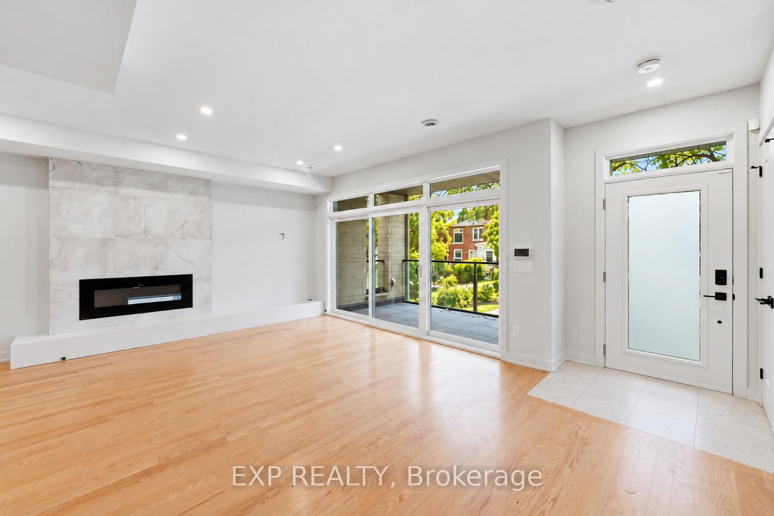 Photo 3 of Unit A, 512 Roosevelt Avenue, Ottawa, McKellar/Highland — HOMEH