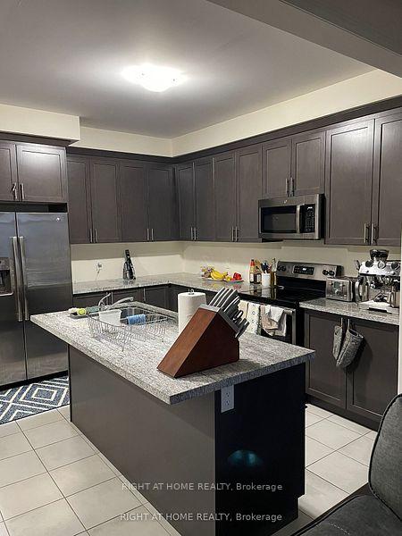 Photo 4 of 27 Bayonne Drive, Hamilton, Stoney Creek Mountain — HOMEH