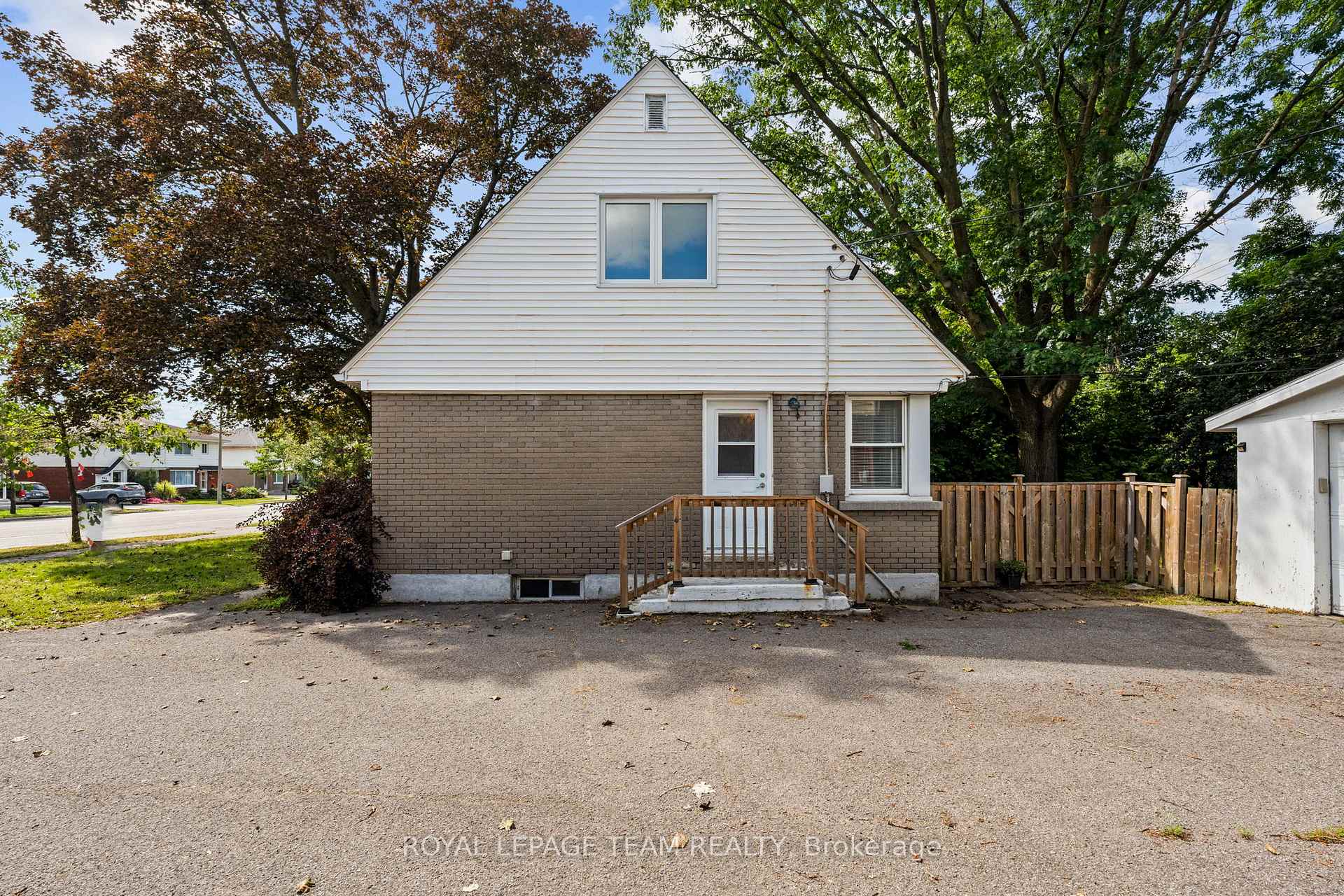 Photo 7 of 873 Smyth Road, Ottawa, Elmvale Acres — HOMEH