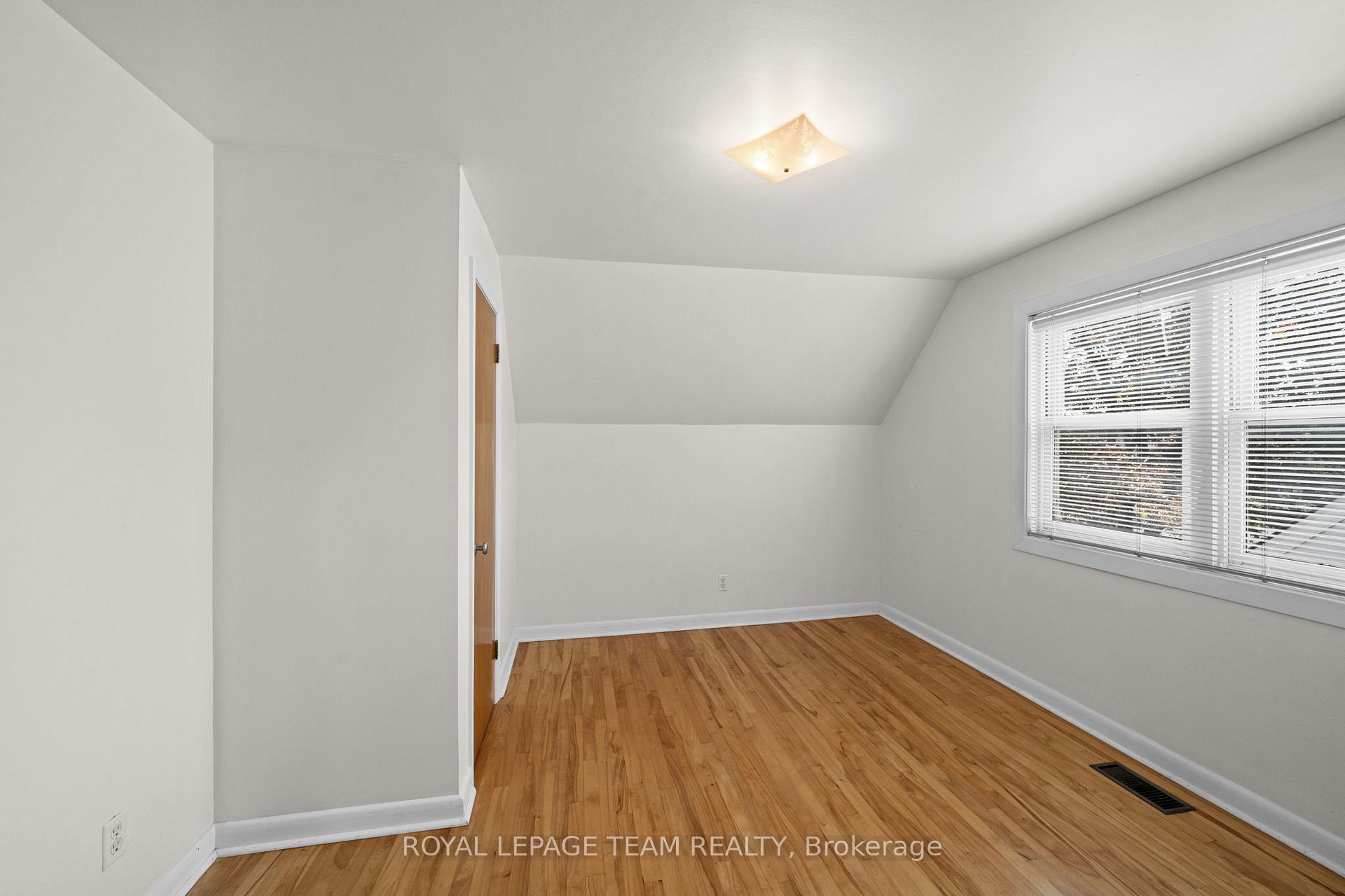Photo 25 of 873 Smyth Road, Ottawa, Elmvale Acres — HOMEH