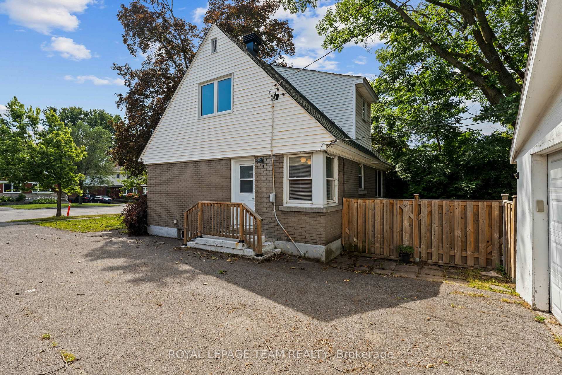 Photo 34 of 873 Smyth Road, Ottawa, Elmvale Acres — HOMEH