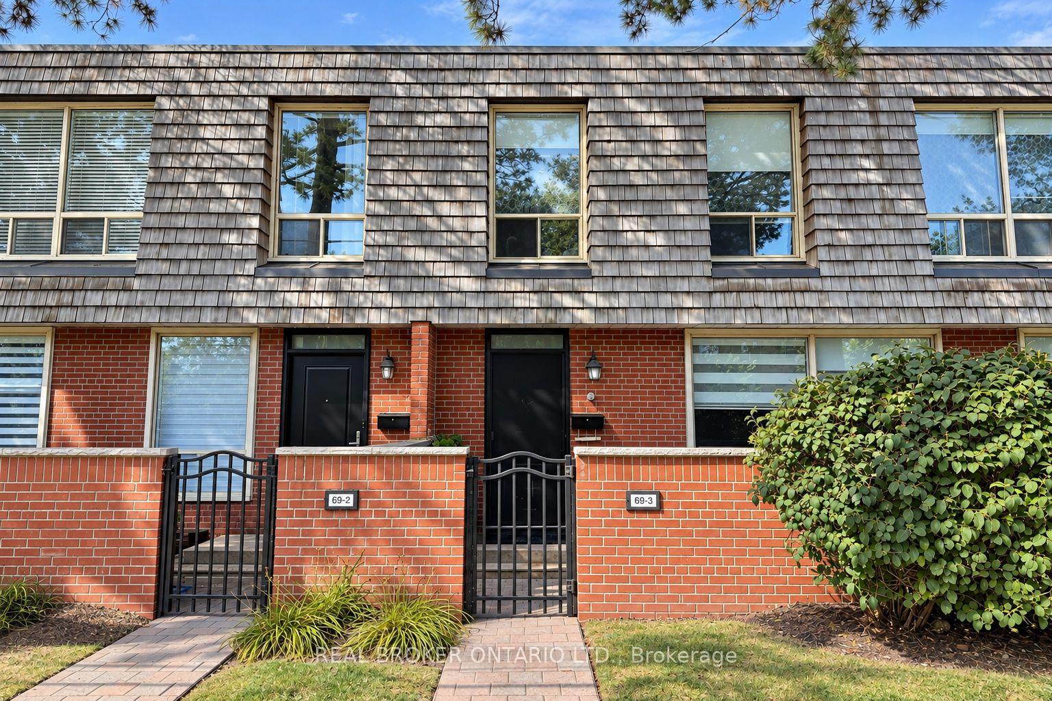 Photo 2 of Unit 3, 69 Upper Canada Drive, North York, St. Andrew-Windfields — HOMEH
