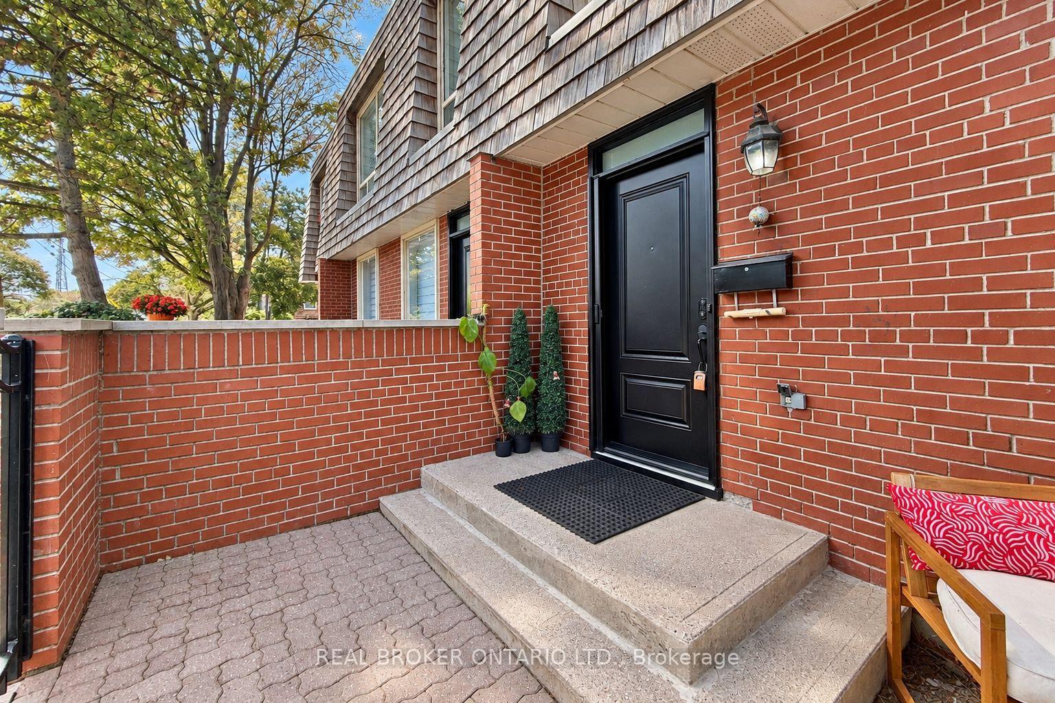 Photo 3 of Unit 3, 69 Upper Canada Drive, North York, St. Andrew-Windfields — HOMEH