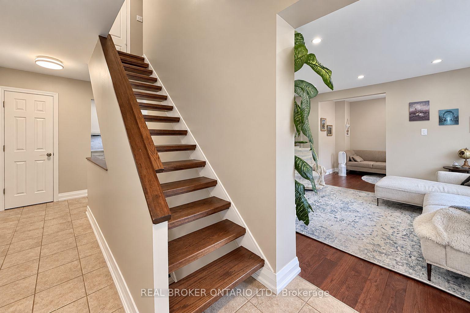 Photo 7 of Unit 3, 69 Upper Canada Drive, North York, St. Andrew-Windfields — HOMEH