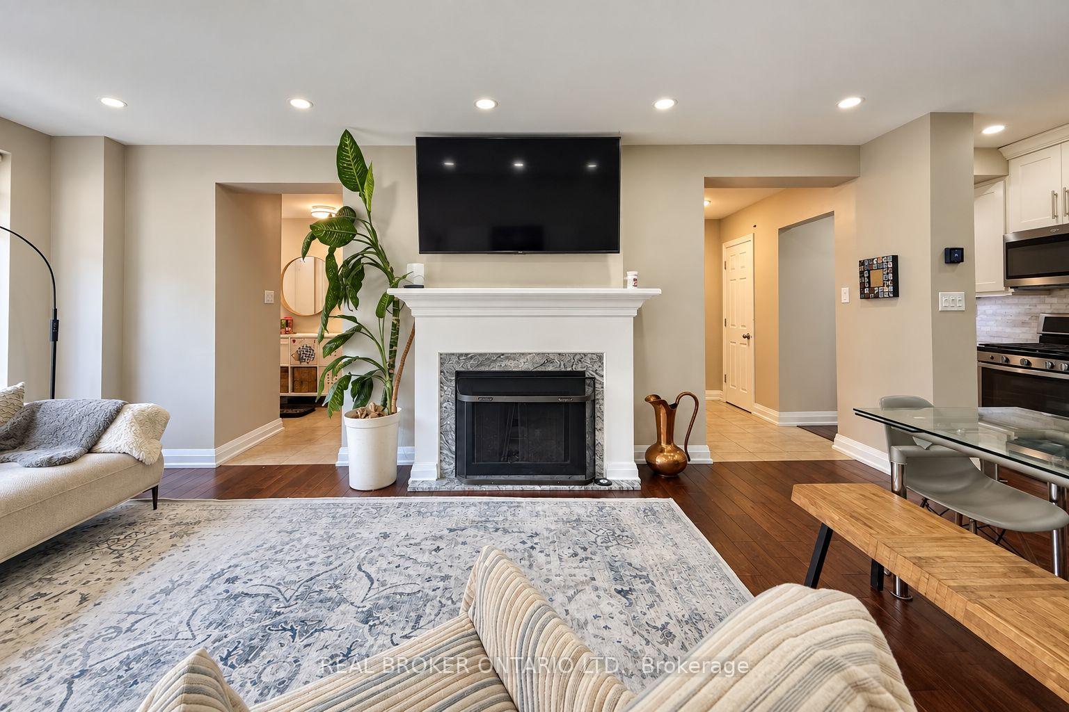 Photo 11 of Unit 3, 69 Upper Canada Drive, North York, St. Andrew-Windfields — HOMEH