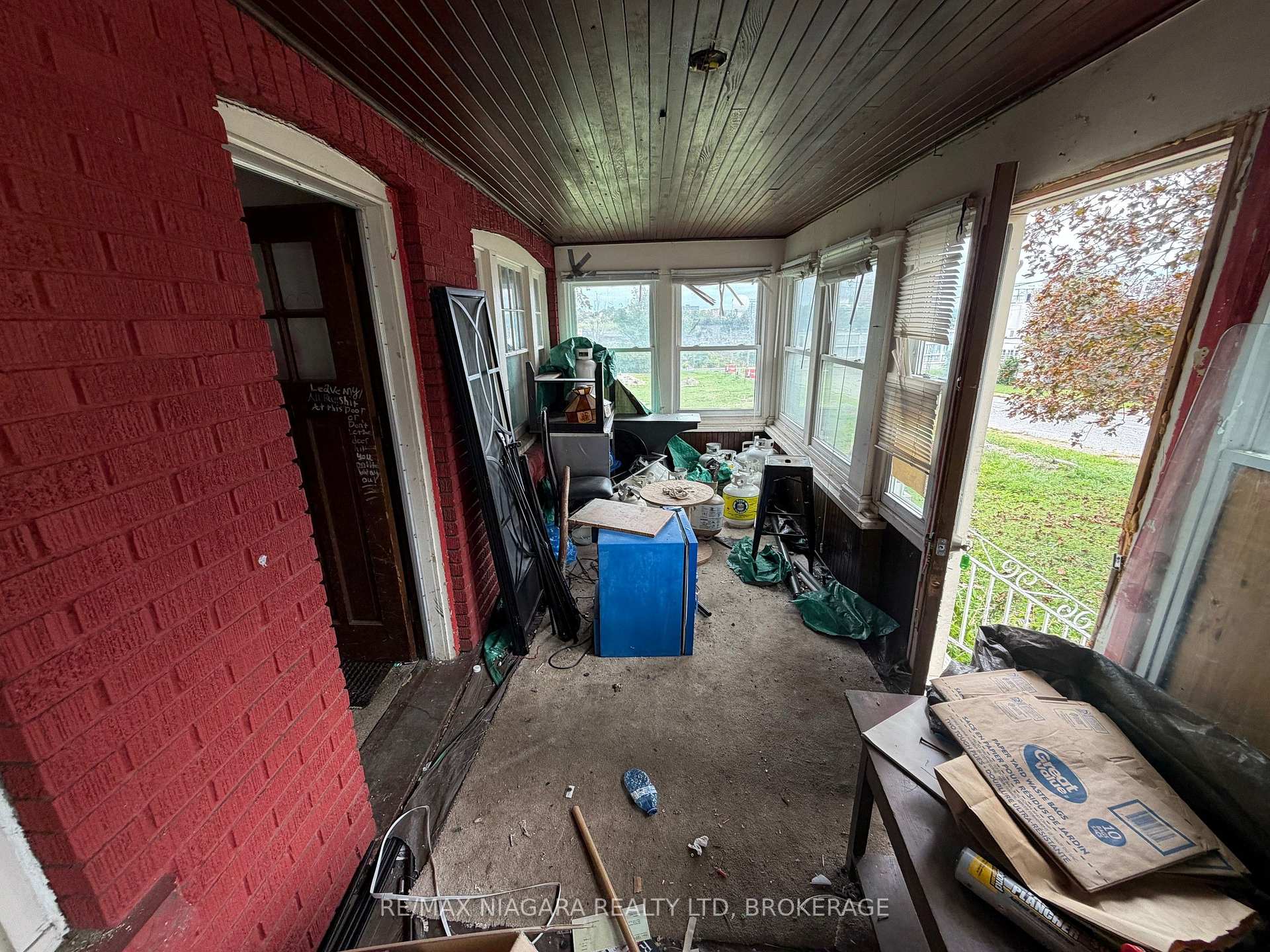 Photo 4 of 4445 John Street, Niagara Falls, Downtown — HOMEH