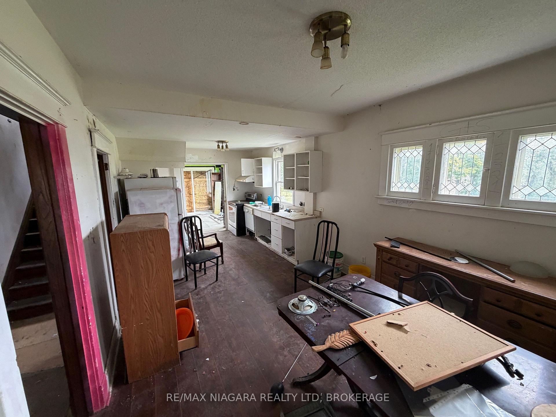 Photo 5 of 4445 John Street, Niagara Falls, Downtown — HOMEH